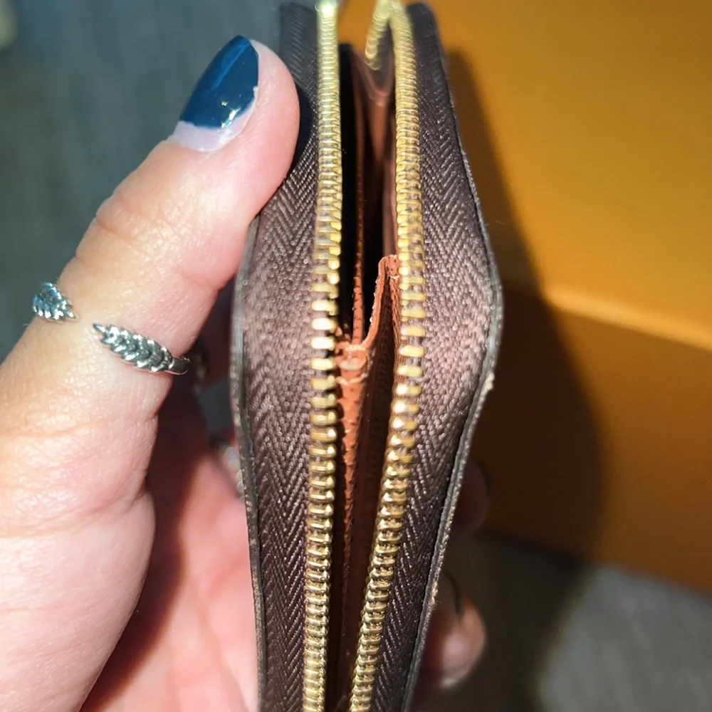 Louis Vuitton Change Wallet Authentic - Picture 7 of 9